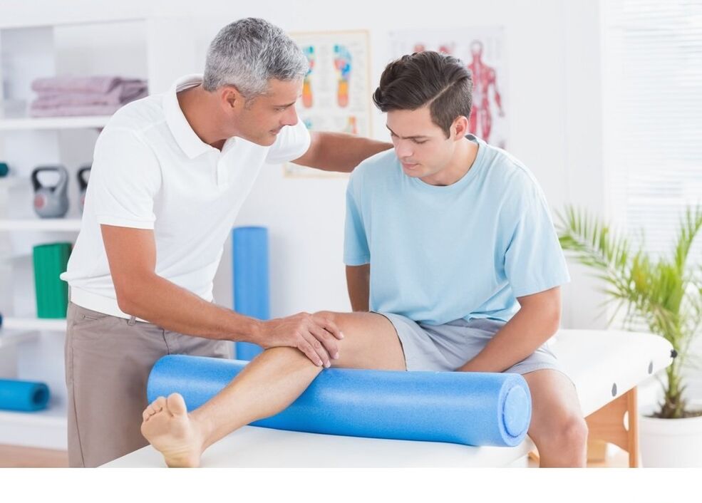 A doctor with an arthrosis of the legs
